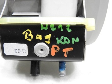 фото thumb №7, Зачіп сітки багажника праві зад w212 універсал