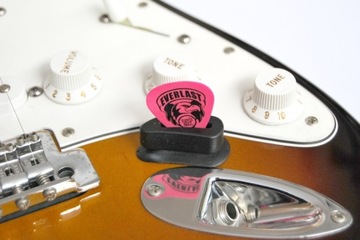 ERNIE BALL PICK BUDDY Контейнер, держатель кубиков