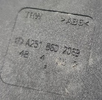 фото thumb №3, Клипса поперечина правый задняя iii ряд mercedes w251