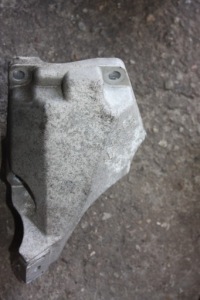 фото thumb №1, Кронштейн двигуна audi a6 c5 lift 3,0 v6