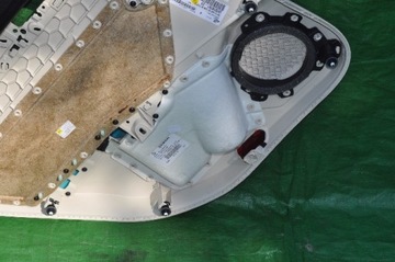 фото thumb №13, Боковина оббивка двері праві задні vw passat b8