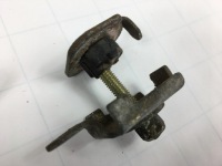 фото thumb №5, Кронштейн датчиков przy wahaczu od подголовников 1295401144 w124 cabrio a124