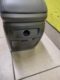 фото thumb №7, Volvo v50 туннель средний подлокотник 30755349