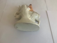 ФАРФОРОВАЯ ФИГУРКА ЖОКЕЙ НА ЛОШАДИ