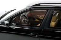 BMW 540i (E39) Touring M-Package 2001 года, цвет «Black Saphire», Otto Mobile, масштаб 1:18