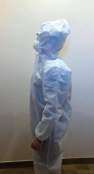 Костюм защитный 80 гр/м2 с защитным капюшоном и молнией.