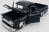Chevy Apache Fleetside Pickup 1:24 Motormax 79311 черный