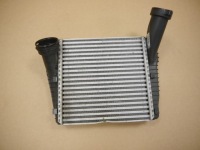 фото thumb №1, Audi vw радіатор повітря інтеркулер 7p0145804a