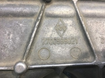 фото thumb №8, Кришка клапанів trafic i 2.1 td 7700599021