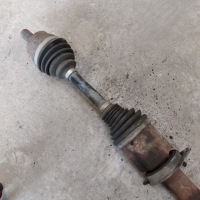 Купити Volvo v40 2 2,0d 2014 привідний вал права довга p31325962, фото thumb