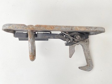 фото thumb №8, Volkswagen оригінальний номер 1k0823480 замок кришки двигуна