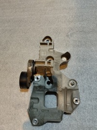 фото thumb №1, Renault kadjar 1.5 dci кронштейн основание генератора 117100072r