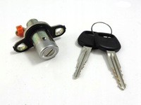 фото thumb №1, Новый вкладыш замка багажника toyota carina 92-97