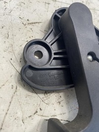 фото thumb №5, Кронштейн ручка відкривання капот трос audi a4 b7 2.5 tdi 8e1823533b