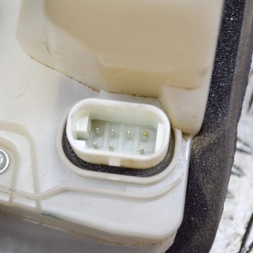 фото thumb №6, Tesla модель y 2020 ліва сторона замок двері задніх