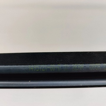 фото thumb №5, Tesla модель y 2022 правая сторона планка / прокладка стёкла дверь задних