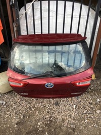 фото thumb №1, Кришка зад багажника toyota yaris iii 2016 2017