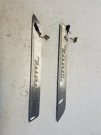 фото thumb №1, Maserati levante накладки порог декоративная правая