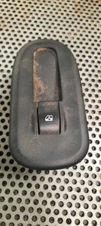 фото thumb №1, Кнопка скло 8200548968 renault master