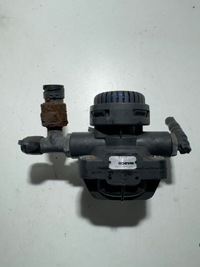 фото thumb №1, Клапан тормоза ручного mercedes actros axor atego antos a0044296344