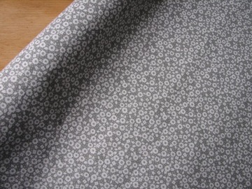 MATERIAŁ łączka kwiatki/kropka granat nr 70 szer.1,60 m
