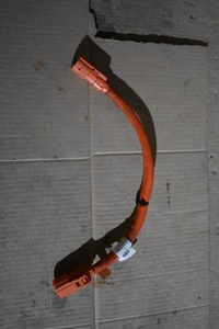 фото thumb №1, Idealny шланг питающий wysokiego напряжения porsche taycan 1