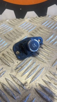 фото thumb №1, Панель кнопки крышки jeep оригинальный номер 68164105aa