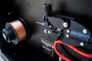ТРАНСФОРМАТОРНЫЙ СВАРОЧНЫЙ МАШИН MIG/MAG 200 (37403)