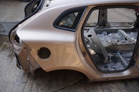 фото thumb №1, Volvo v40 ii крыло правый задняя правый задний обрезанный стекло четверть