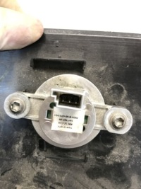 Tesla x защита на ремень задний  под кнопка крышки с Разборки, фото thumb