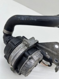 Mercedes w205 дополнительная насос воды пабтрубок  радиатора a2055000700 a0005002686 Недорого, фото thumb