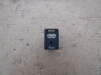 фото thumb №1, Панель usb aux toyota hilux 86190-0k030a