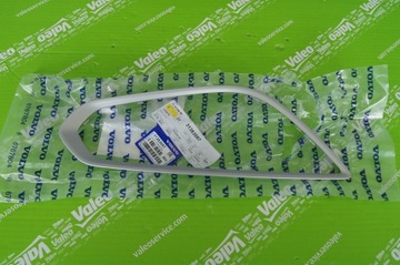 фото thumb №1, Рамка бампера volvo s60 v60 решётка правая 2010+