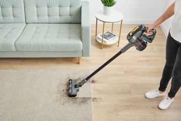 Вертикальный пылесос Sencor SVC 8725GD черный