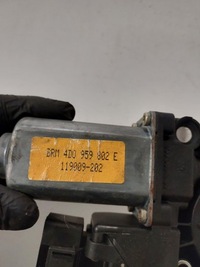 фото thumb №5, Двигун скло правий перед audi a8 d2 4d0959802e