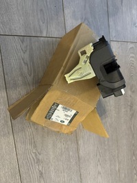 фото thumb №1, Jaguar i-pace e-pace f-pace xe xf замок двері лівий задня t2h17442