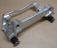 фото thumb №2, Скоба суппорт renault trafic ii перед 7701050913 оригинал