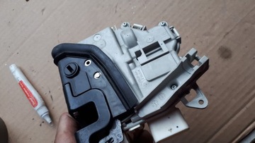 фото thumb №13, A5 8t рестайлинг замок дверь левый зад задний 6 pin a4 b8