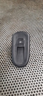 фото thumb №1, Кнопка стекло 8200548968 renault master