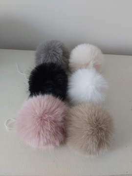 POMPON FUTRZANY DO CZAPKI KRÓLIK ANGORA 8CM.