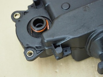 фото thumb №13, Вентиляція картера масла audi a8 d3 6.0 tdi w12 07c103464e