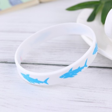 БРАСЛЕТ BLUE SHARK, ПЕРСОНАЛИЗИРОВАННЫЙ НА ЗАПЯСТЬЕ