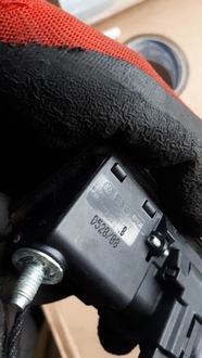 фото thumb №8, A4 b8 s4 микровыключатель открывания крышки задняя sedan