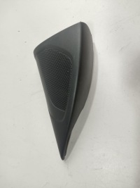 фото thumb №1, Volvo v40 15r - трикутник заглушка динамік правий 1286373