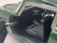 Aston Martin DB5 1:24 модель Motormax 79375 зеленый