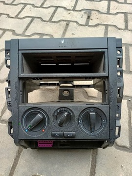 фото thumb №1, Рамка консоли радио vw golf 4 iv bora 1j1858071e