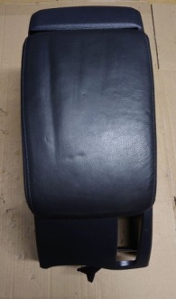 фото thumb №1, Подлокотник средний volkswagen golf v