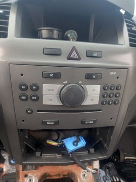 фото thumb №1, Радіо cd 30 справні opel zafira b 2004r 1.9 cdti