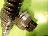 фото thumb №9, Pompowtryskiwacz volkswagen touran i 1,9tdi 05r 038130073ag 0414720215