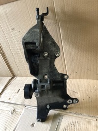 Купити A3 8p 2.0 tdi cba кронштейн генератора 03l903143d, фото thumb